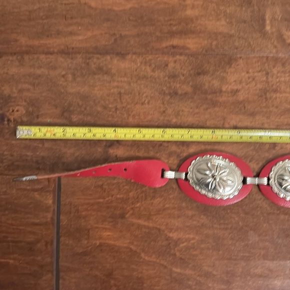 Red leather vintage Concho belt - Picture 5 of 7